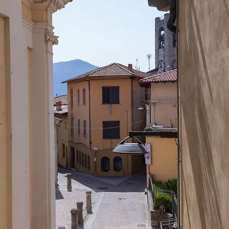 Centro Storico Apartment Tavernola Bergamasca